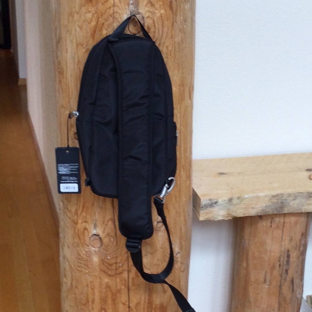NWT Black Travelon Women’s/Men’s Ani-Theft Sling Bag - Picture 2 of 15
